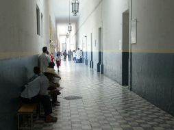 Un total de 46 niños que padecen insuficiencia renal crónica reciben diálisis peritoneal en el Antiguo Hospital Civil. ARCHIVO  /