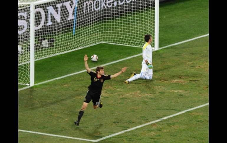 El jugador alemán Thomas Müller, celebra tras anotar gol contra Uruguay. AFP  /