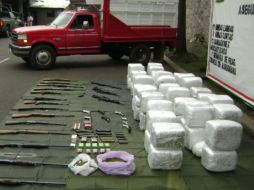 Drogas y amras largas fueron decomisadas por la Sedena en Michoacán. NTX  /