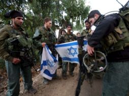 Soldados de Israel mantiene retenes en la vías marítimas hacia Gaza. EFE  /