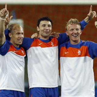 Van Persie ve ligera ventaja en la Furia