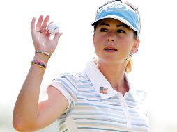 Paula Creamer saluda a la galería. AFP  /