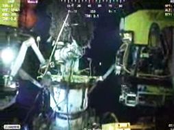 Un robot retira la cúpula contendora de crudo, a mil 600 metros de profundidad. REUTERS  /