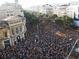 Más de un millón de manifestantes participan en la marcha por la autonomía de Cataluña, en Barcelona. REUTERS  /