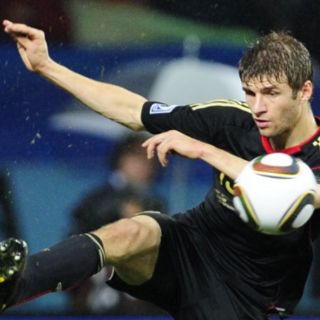 Mueller lidera Bota de Oro