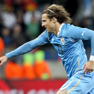 Forlán es galardonado con el Balón de Oro