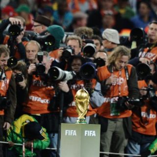 La prensa española se suma al festejo