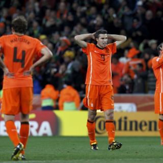 Sigue el maleficio holandés