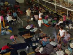 Decenas de familias afectadas por las lluvias permanecen en un albergue en Tamaulipas. EL UNIVERSAL  /