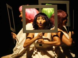 La puesta en escena relata la vida de un médico forense y da voz a algunas de las “muertas de Juárez”.  M. FREYRÍA  /