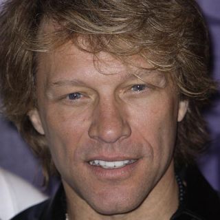 Bon Jovi muestra profesionalismo al sufrir desgarre en concierto
