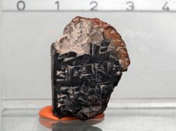 Fragmento encontrado en Jerusalén, de una tablilla que demuestra la correspondencia entre el rey cananeo y el faraón Akenatón. AFP  /