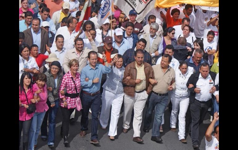 La candidata Xóchitl Gálvez (centro), anunció que impugnará los resultados electorales en el Estado. EL UNIVERSAL  /