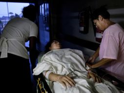 Un sobreviviente a los atentados recibe atención médica. REUTERS  /