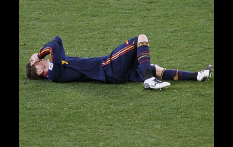 El español Fernando Torres, quejándose de una lesión sufrida en la final del Mundial. AP  /
