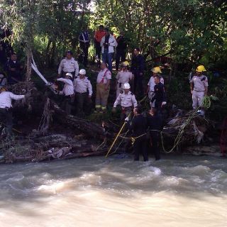 Encuentran cadáver en canal de avenida Patria