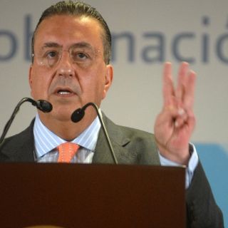 Gómez Mont deja en manos del Presidente su permanencia