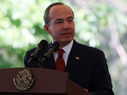 Felipe Calderón reiteró la necesidad de mantener un diálogo constructivo con los legisladores. EL UNIVERSAL  /