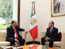 El Presidente Calderón (der.) recibió en Los Pinos al gobernador electo de Chihuahua, César Duarte. NTX  /