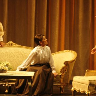 Dilemas de la Revolución en Nosotros somos Dios