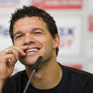 Ballack, afirma seguir frente de Alemania