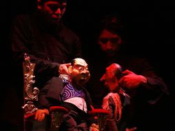 La propuesta de la compañía de títeres El Tlakuache, Ubú Rey, ha sido una de las favoritas en la Muestra Estatal de Teatro.M. FREYRÍA  /