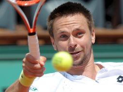 El tenista sueco, Robin Soderling, sufrió ayer de más para vencer a su compatriota Andreas Vinciguerra. ESPECIAL  /