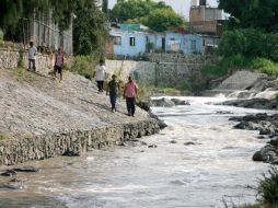 Algunos vecinos ya están acostumbrados a vivir a vivir en contacto con el río. E. PACHECO  /