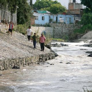 Vecinos del Canal de Atemajac piden prevenir inundaciones