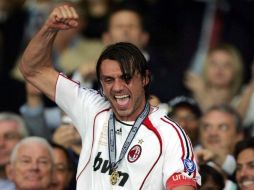 Foto de archivo de Paolo Maldini festejando un triunfo de Inter de Milán ante Liverpool. MEXSPORT  /
