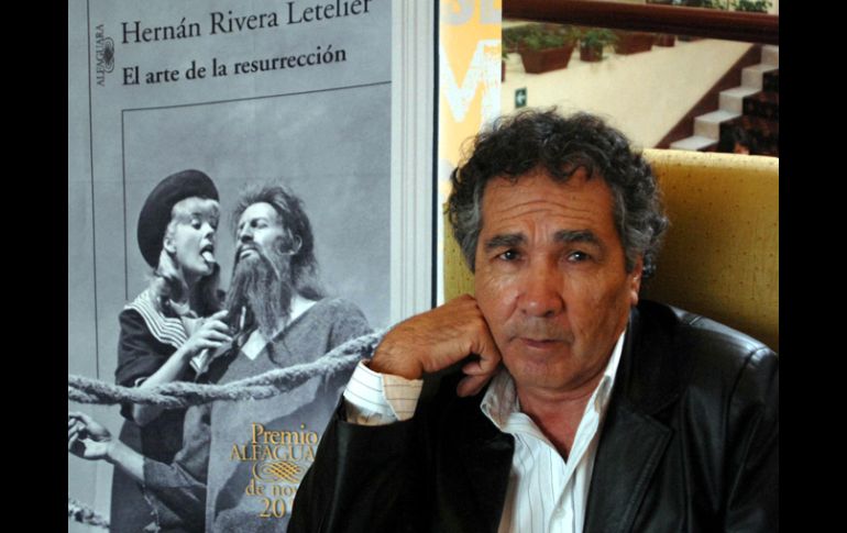 Rivera Letelier habló acerca de su obra y las anécdotas que han rodeado su vida y su trabajo literario. NTX  /