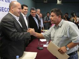 El acto lo encabezaron el titular de esta dependencia, Diego Monraz Villaseñor y el alcalde de Tlajomulco, Enrique Alfaro. A. CAMACHO  /