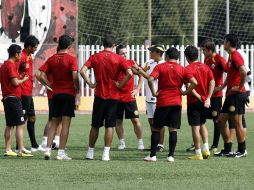 Los melenudos siguen su preparación para el inicio del Torneo Apertura 2010. M. FREYRÍA  /
