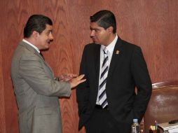 El coordinador albiazul, José María Martínez, discute con el secretario general del Congreso, Carlos Corona. S. NÚÑEZ  /