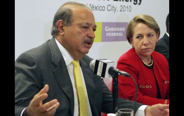 Carlos Slim Helú y la secretaria de Energía, Georgina Kessel. EL UNIVERSAL  /