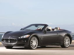 El Maserati GranCabrio se convierte en el primer auto descapotable de la marca. ESPECIAL  /