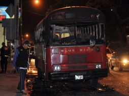 Muestra de camión atacado por el grupo criminal en la ciudad de Guatemala. AFP  /