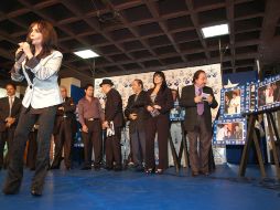 Arianna, Lucho Gatica, Arturo Castro y Alejandra Avalos en el marco del homenaje a Olga Guillot. NTX  /