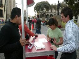 Aurelio López Rocha, espera un buen saldo en estas vacaciones. En la foto, turistas nacionales en el Centro Histórico. ARCHIVO  /