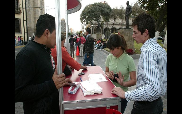 Aurelio López Rocha, espera un buen saldo en estas vacaciones. En la foto, turistas nacionales en el Centro Histórico. ARCHIVO  /
