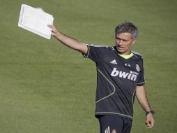 Jose Mourinho durante una sesión de entrenamientos con el Real Madrid. EFE  /