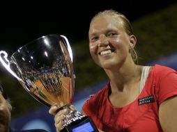 Kaia Kanepi de Estonia sorprendió a Pennetta y se alza con el título. AFP  /