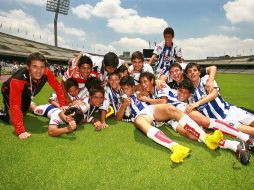 Los jugadores del Pachuca celebran la obtención del Torneo Nacional Sub 15. MEXSPORT  /