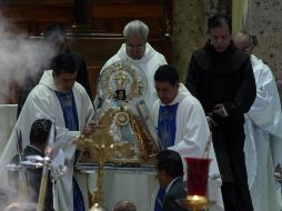A las 11:30 horas, la figura de la Virgen de Zapopan llegó a Chapala acompañada por sus fieles peregrinos. E. BARRERA  /