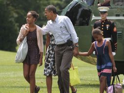 El presidente Barack Obama y su familia, a su llegada a la Casa Blanca. AP  /