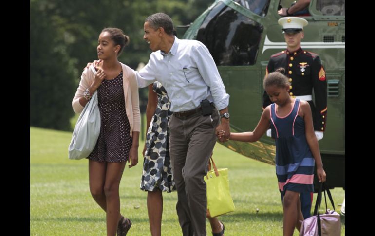 El presidente Barack Obama y su familia, a su llegada a la Casa Blanca. AP  /