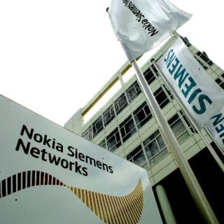 Nokia Siemens compra divisón de celulares de Motorola
