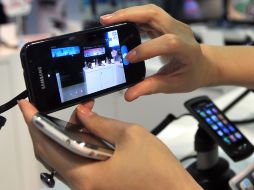 Apple intenta distorsionar deliberadamente el asunto relacionado con el diseño de la antena del iPhone 4. AFP  /