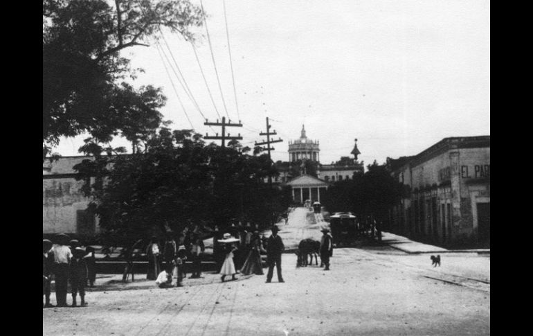 Em 1908 existía el puente conocido como ''del Hospicio'' que cruzaba el río San Juan de Dios. EL INFORMADOR ARCHIVO  /