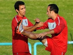 Jonathan Bornstetin, quien jugó el Mundial de Sudáfrica 2010, durante un entrenamiento con Landon Donovan. GETTY IMAGES SPORT  /